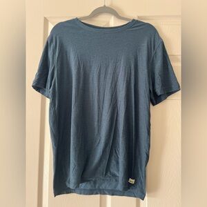 Men’s Vuori Fitted Tee